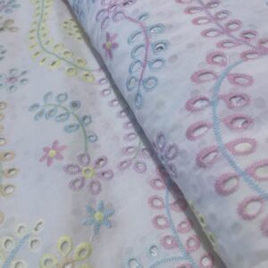 Broderie pastel