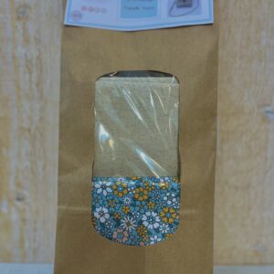 Pochette Maëva - fleurs fond bleu