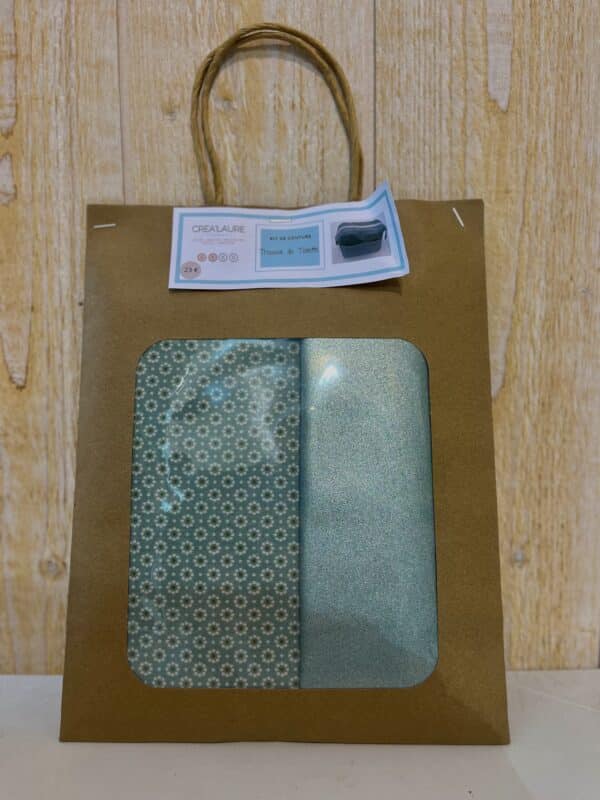 Trousse de toilette fleurs vert d'eau